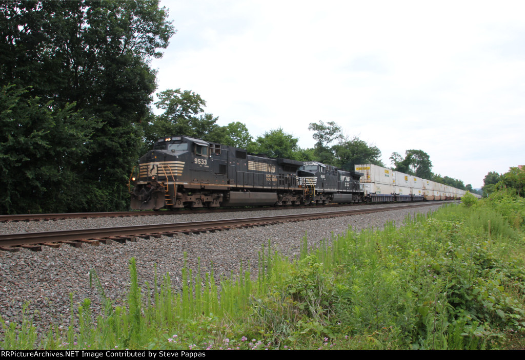 NS 9533 on the point of train 21G